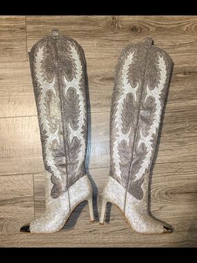 Silver Knee-High Western Stiletto Boots Gianni Bini Womens 6.5 Katyanna